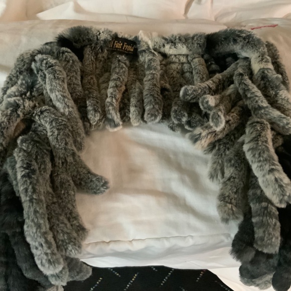 Il Fait Floid Rabbit scarf-NWOT - Picture 2 of 3